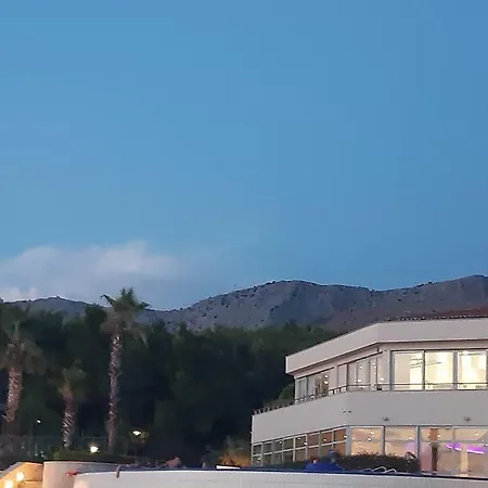 Multiverse ポドストラナ