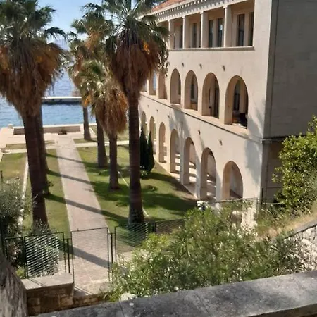 Multiverse アパート ポドストラナ