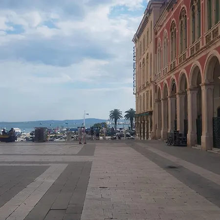 Multiverse * ポドストラナ